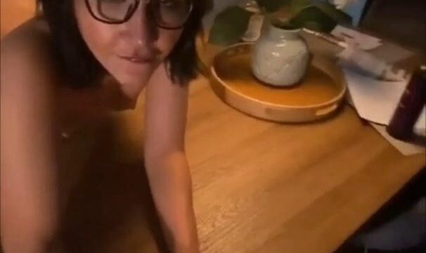 Annabgo Glasses Girl Sex Tape Video Leaked